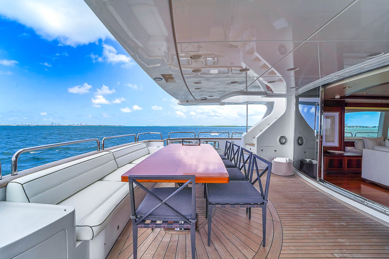 105' Azimut S — photo 9