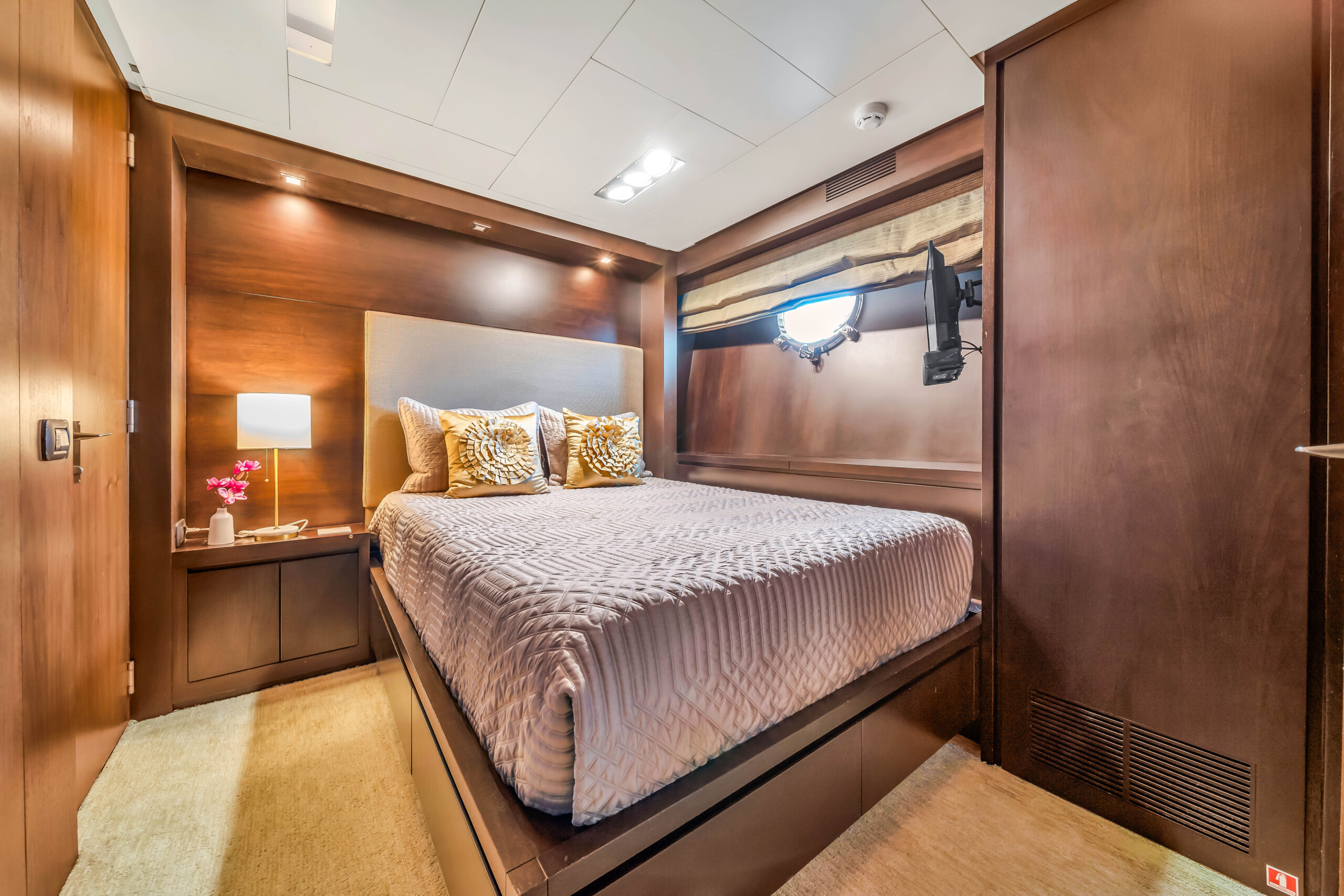 116' Azimut — photo 3