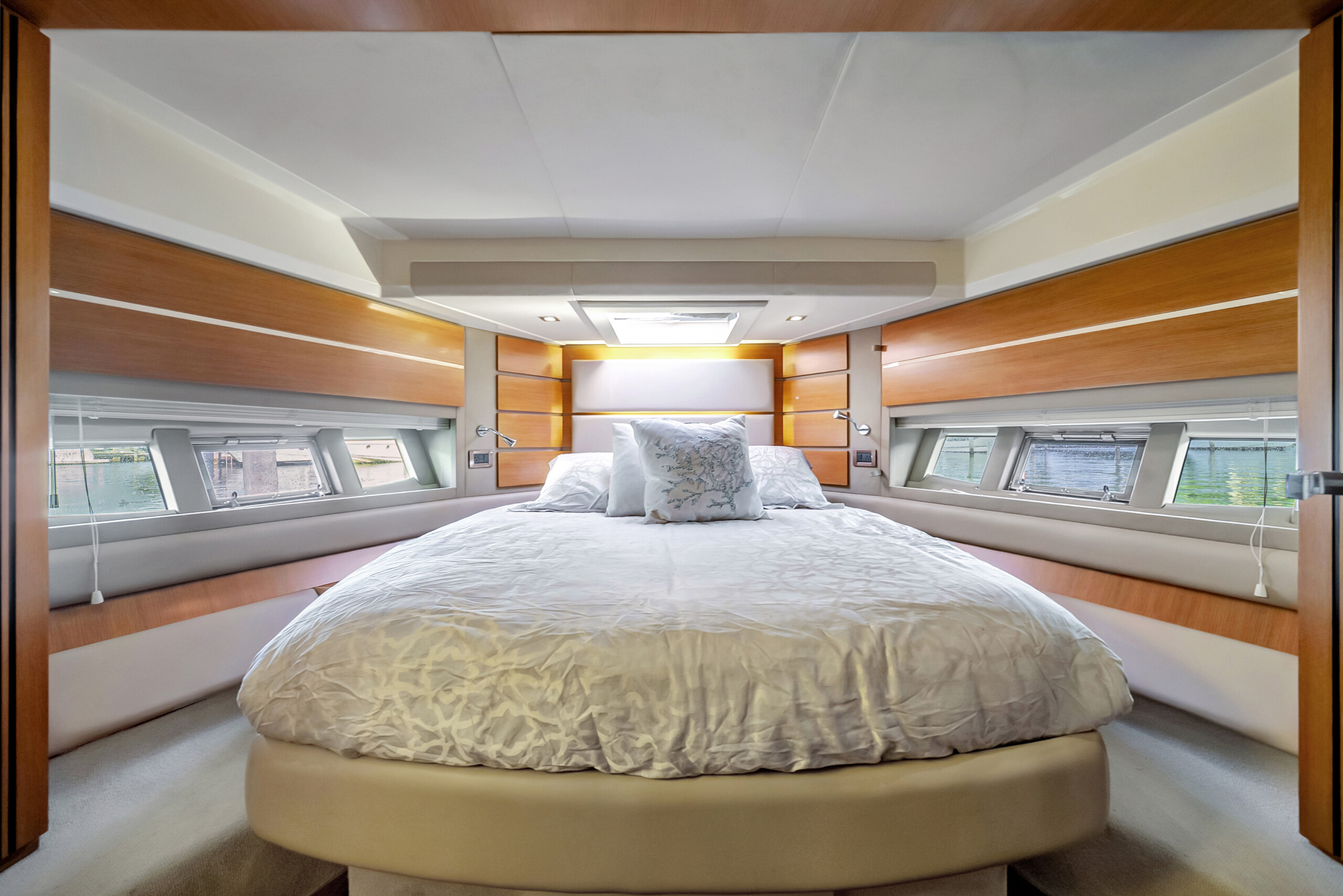 60' Azimut — photo 2