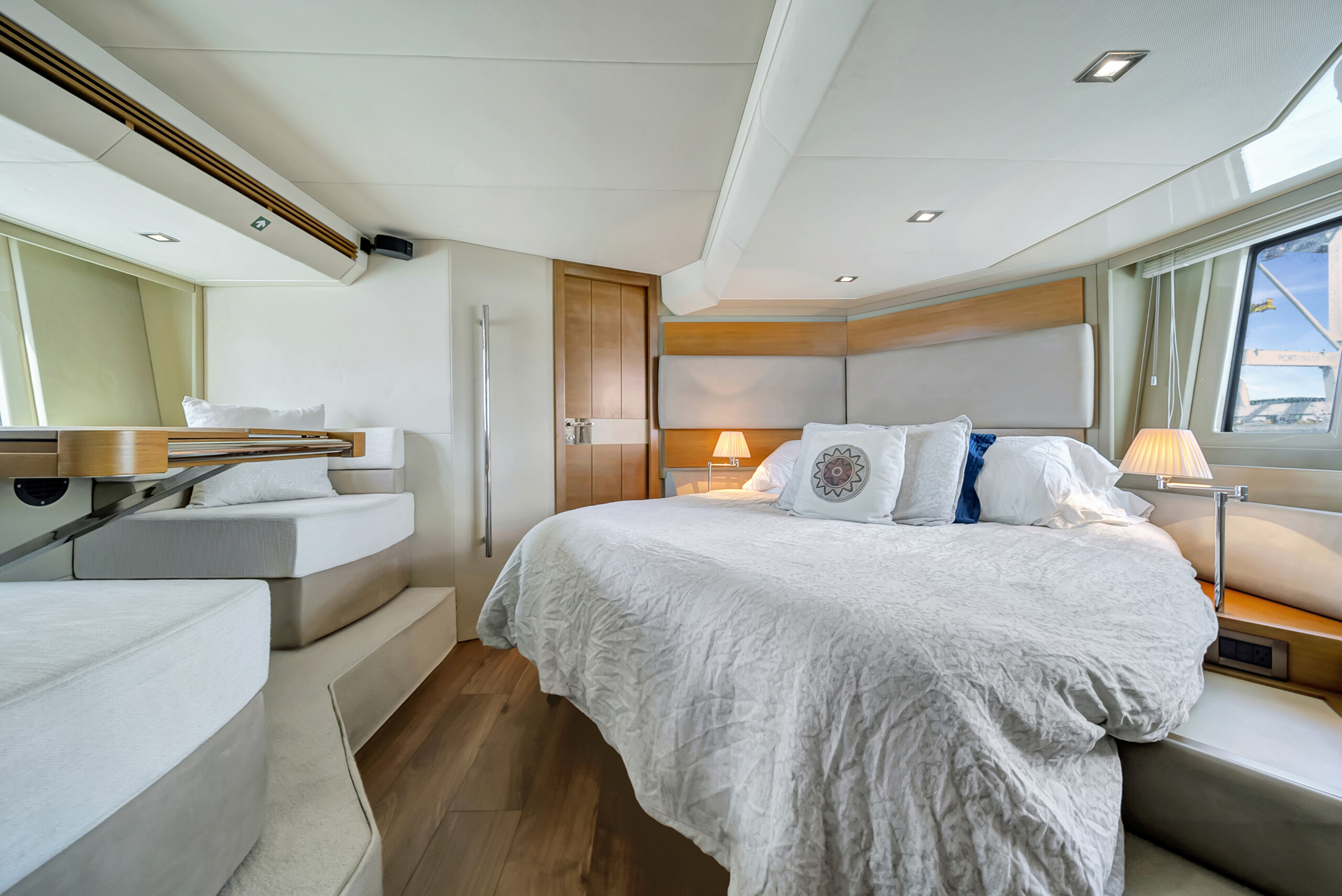 60' Azimut — photo 4
