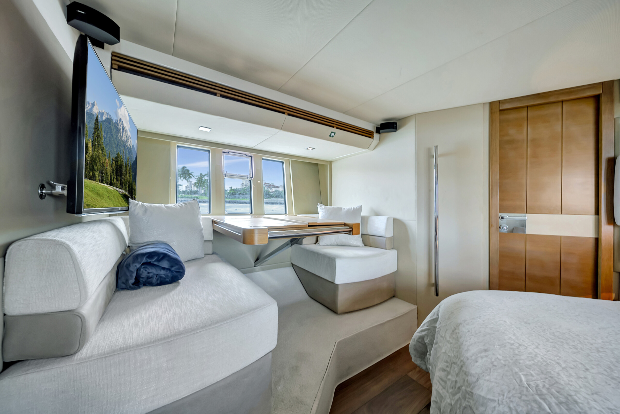 60' Azimut — photo 6