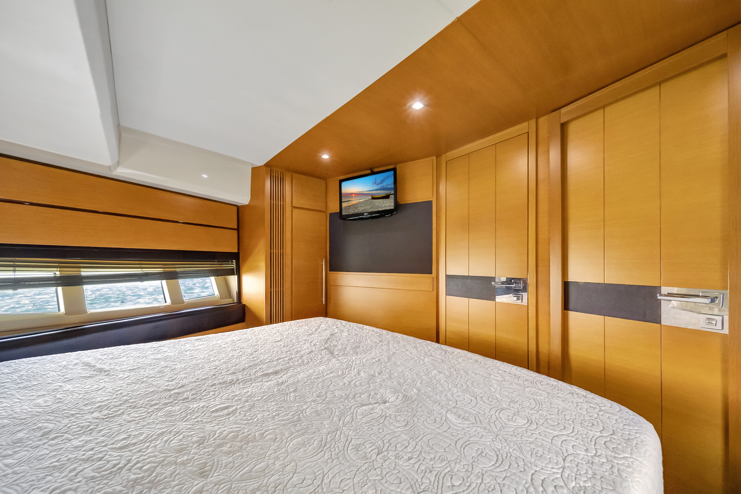 60' Azimut — photo 6