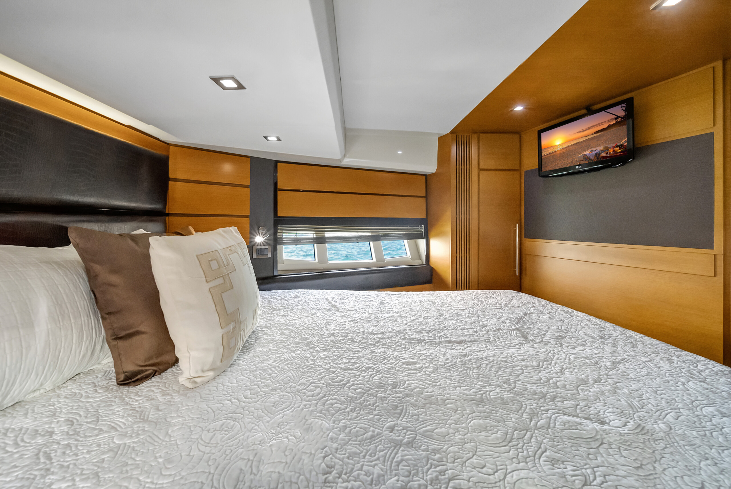 60' Azimut — photo 7