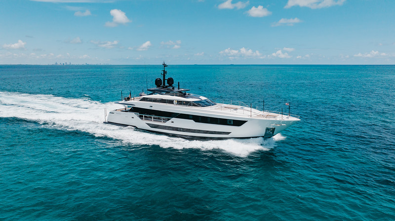 125' Ferretti Custom Line