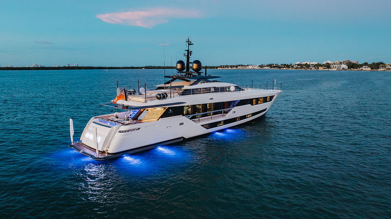 125' Ferretti Custom Line — photo 6