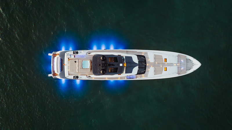 125' Ferretti Custom Line — photo 7