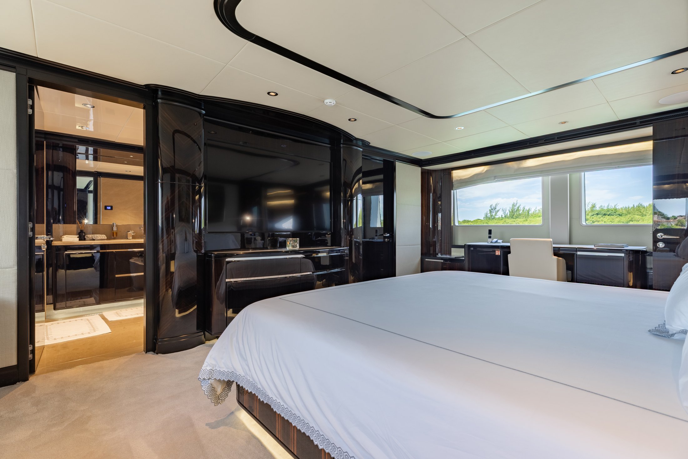 125' Gulf Craft Majesty — photo 12